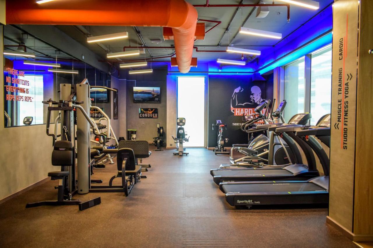 ซารายา คอร์นิเช โฮเต็ล Hotel โดฮา ภายนอก รูปภาพ A typical Anytime Fitness gym
