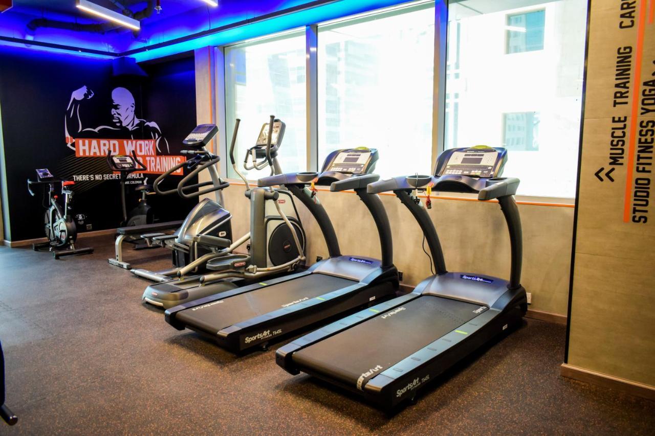 ซารายา คอร์นิเช โฮเต็ล Hotel โดฮา ภายนอก รูปภาพ A treadmill