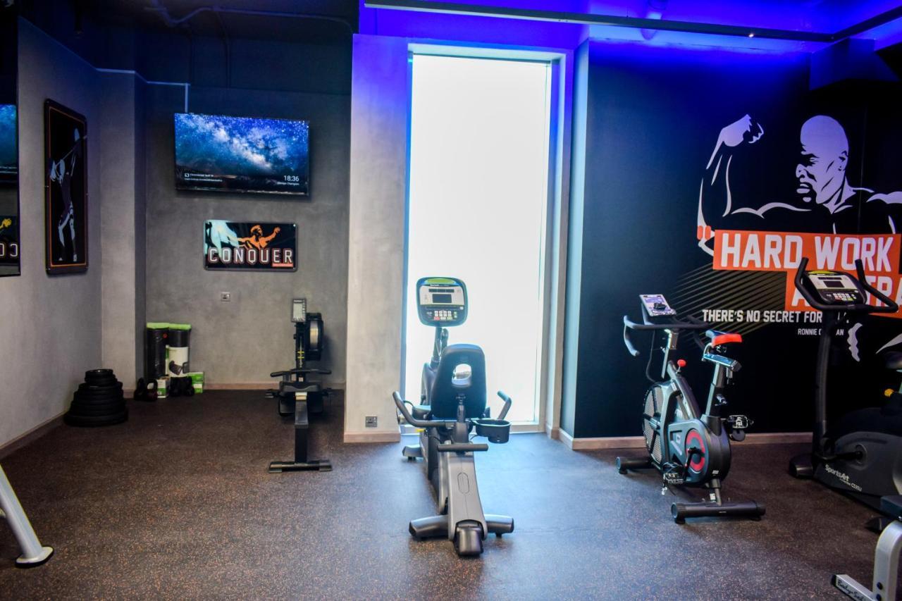 ซารายา คอร์นิเช โฮเต็ล Hotel โดฮา ภายนอก รูปภาพ A typical gym