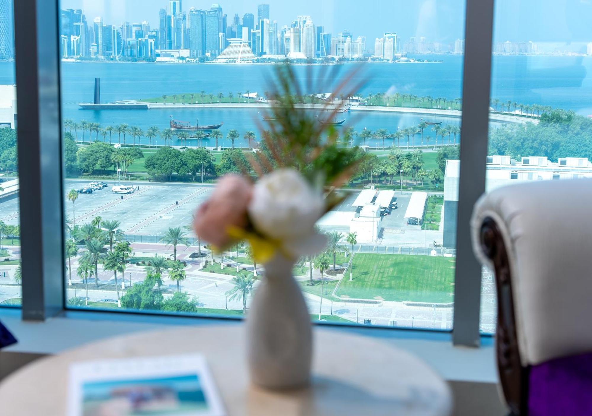 ซารายา คอร์นิเช โฮเต็ล Hotel โดฮา ภายนอก รูปภาพ View from a suite