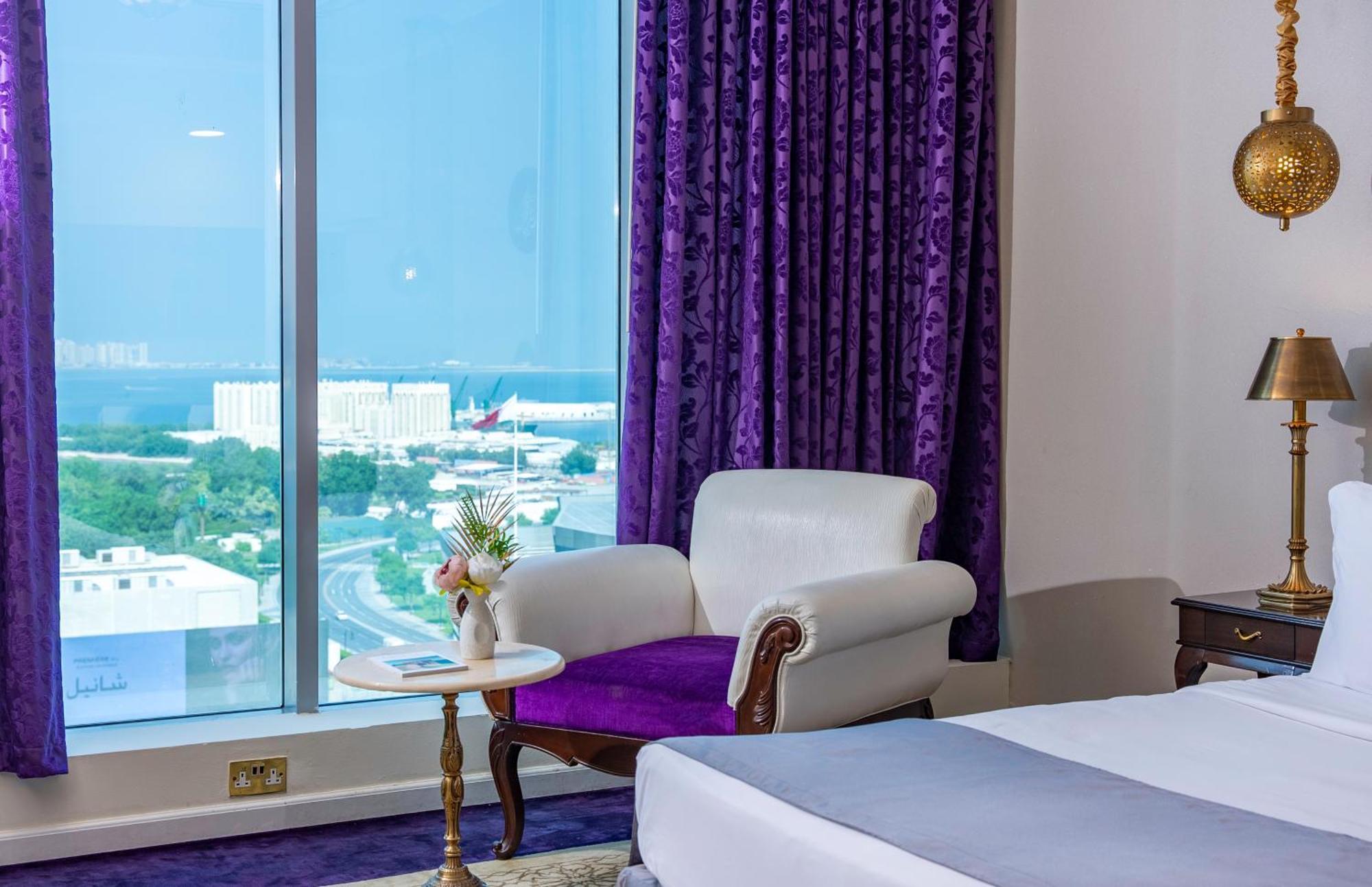 ซารายา คอร์นิเช โฮเต็ล Hotel โดฮา ภายนอก รูปภาพ A room at the hotel