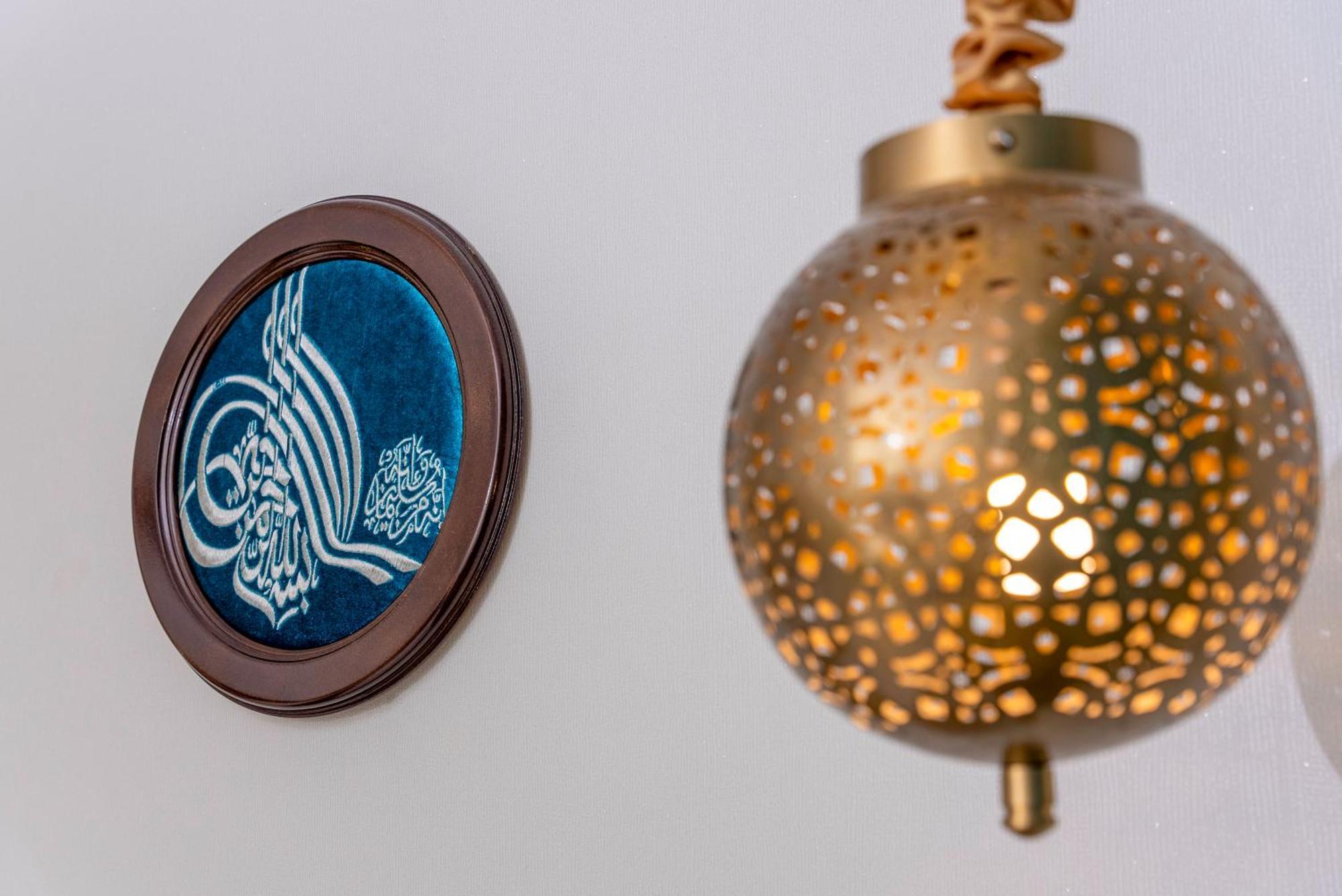 ซารายา คอร์นิเช โฮเต็ล Hotel โดฮา ภายนอก รูปภาพ A modern Arabic lamp